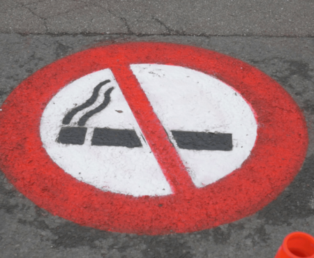 Interdiction de fumer devant les écoles