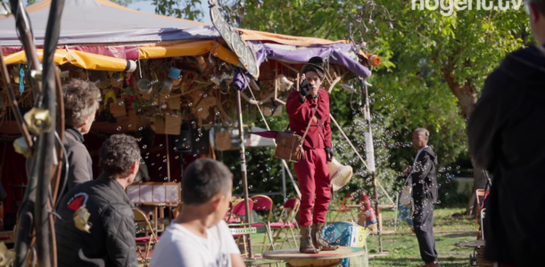 Spectacle et brocante : la compagnie d’arts de rue Le Fer à Coudre organise ses portes ouvertes